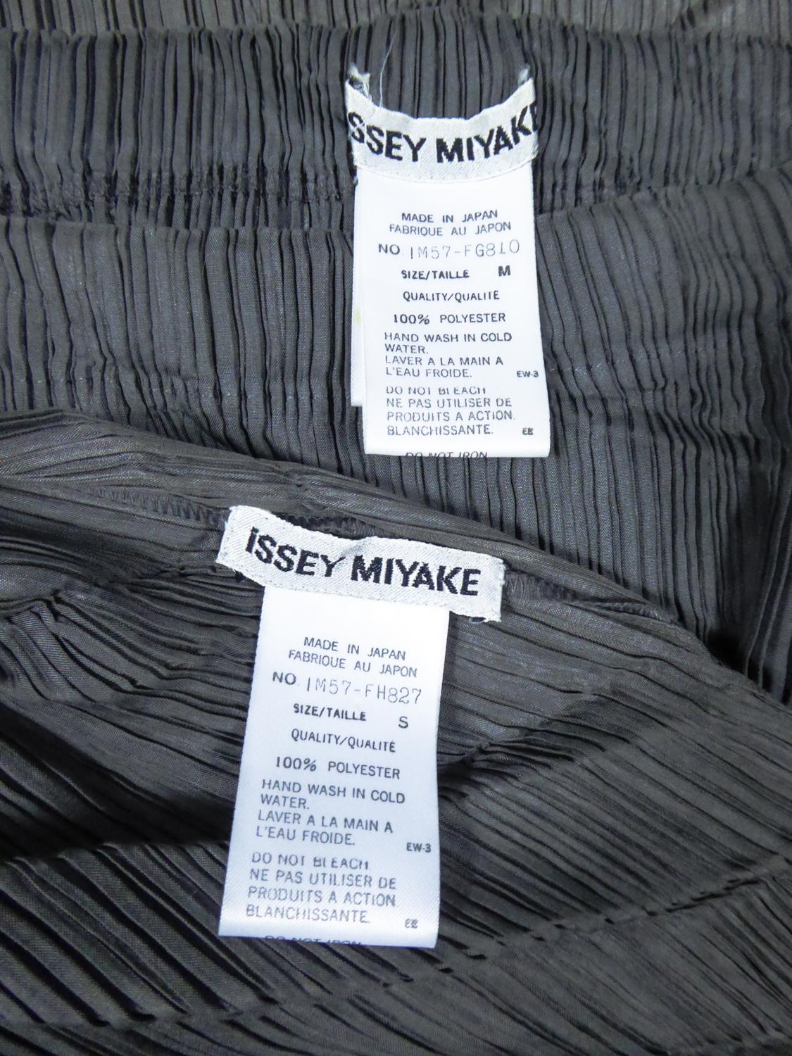 An Issey Miyake Pleated Set numbered M57-FG810 and M57-FH827 Circa 1990 In Excellent Condition In Toulon, FR
