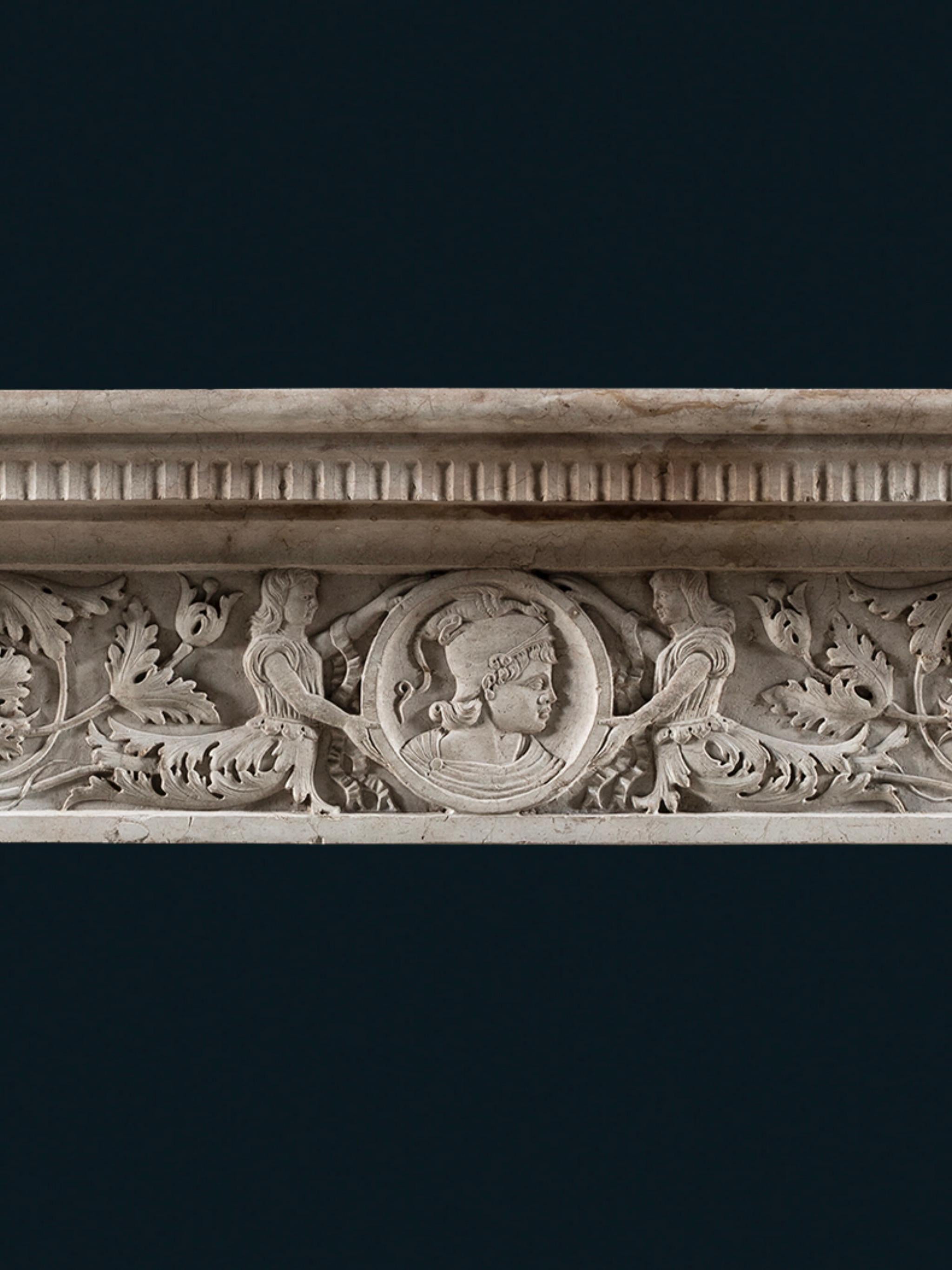 Cheminée Istrian Stone avec décoration grotesque Bon état - En vente à London, GB