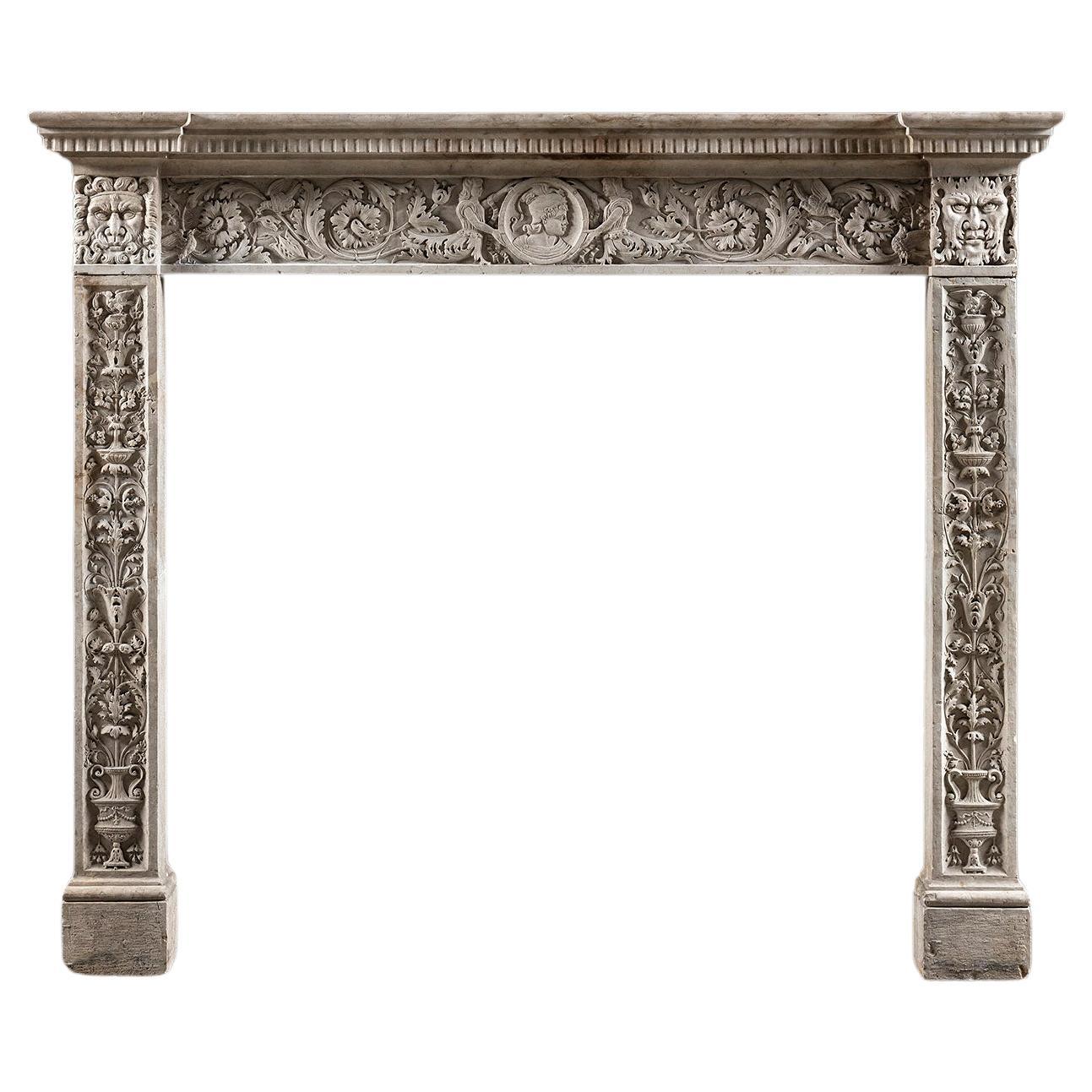 Cheminée Istrian Stone avec décoration grotesque en vente