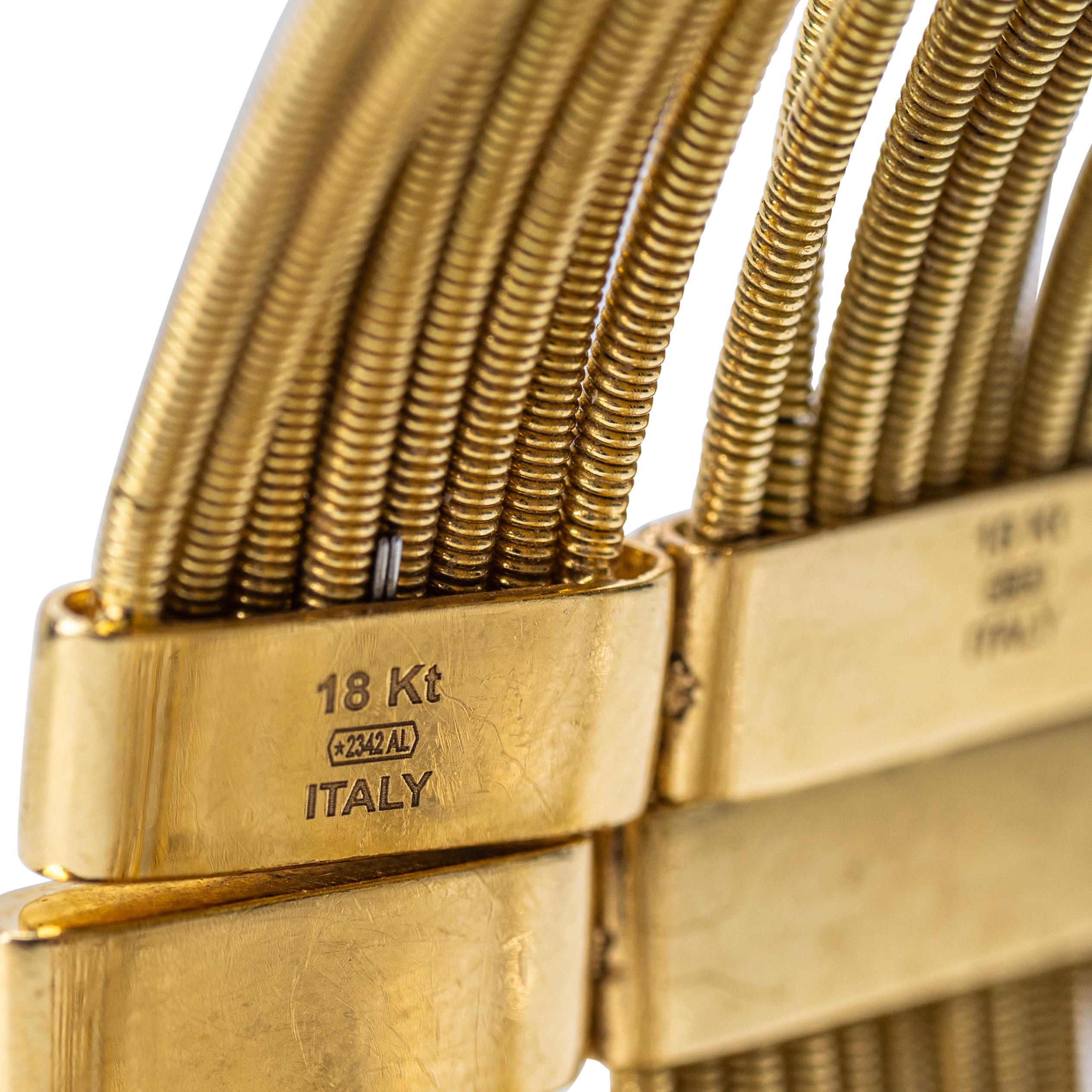 An Italian 18 Karat Gold and Diamond Expandable Bracelet, Signed 2324 AL In Good Condition For Sale In Palm Beach, FL