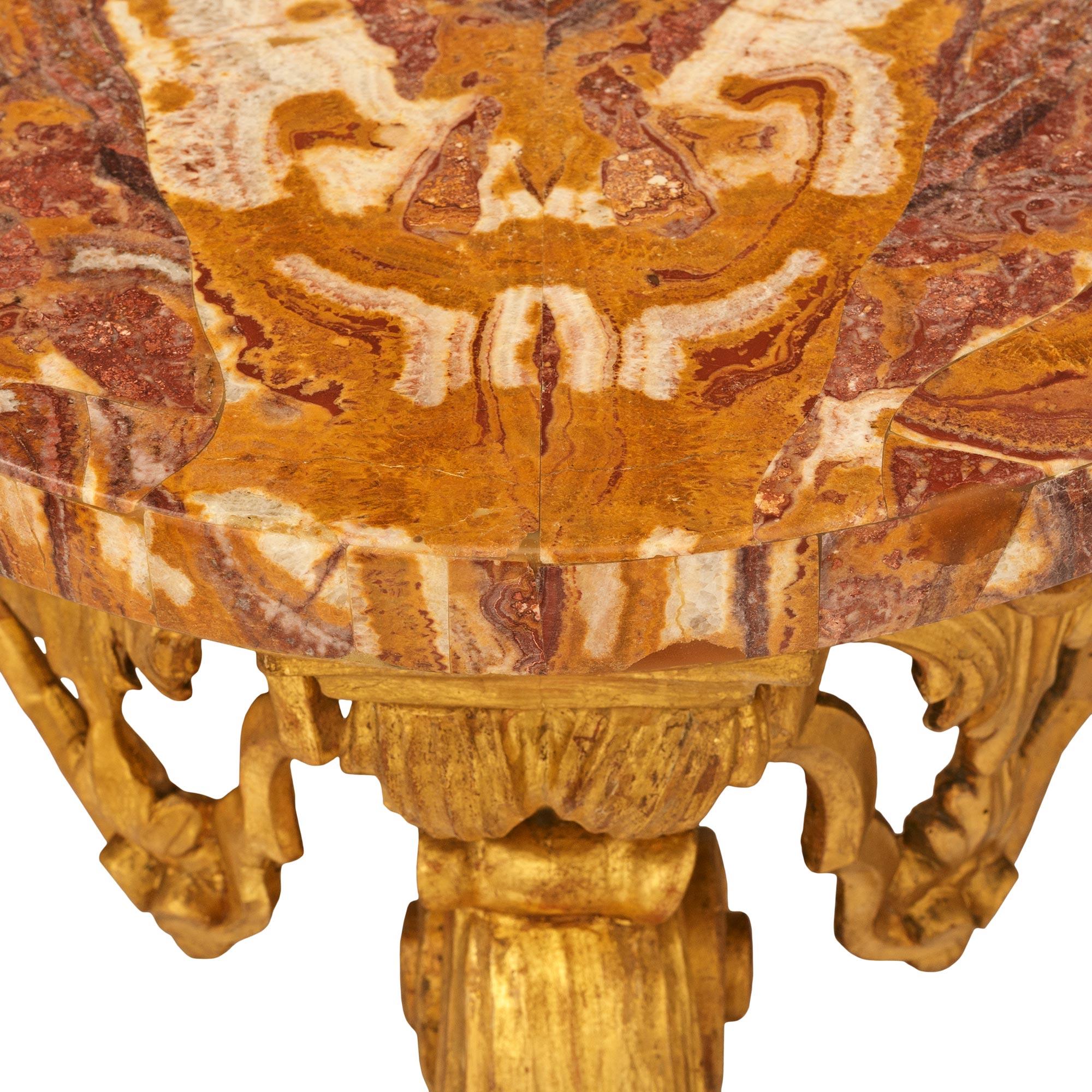 Consolle barocca italiana del XVIII secolo in legno dorato e marmo Alabastro Rosso In condizioni buone in vendita a West Palm Beach, FL