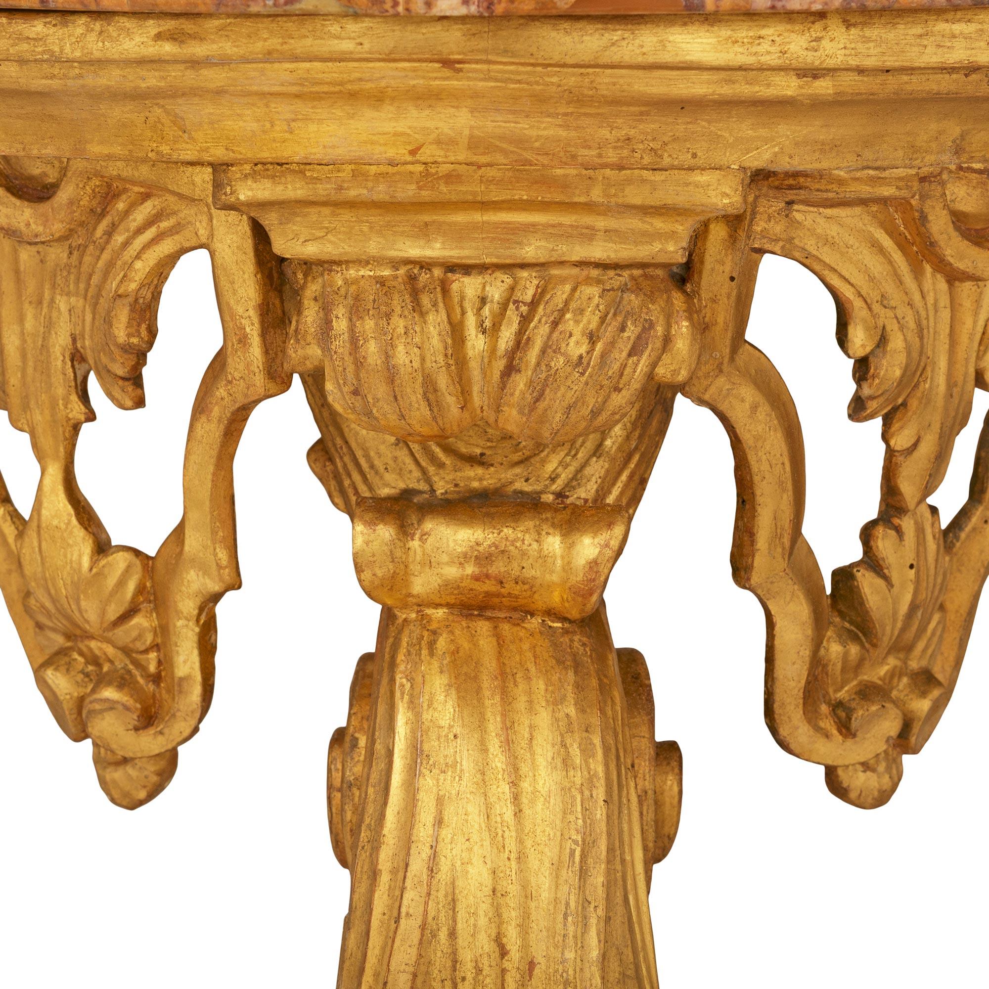 Fino al XVIII secolo Consolle barocca italiana del XVIII secolo in legno dorato e marmo Alabastro Rosso in vendita