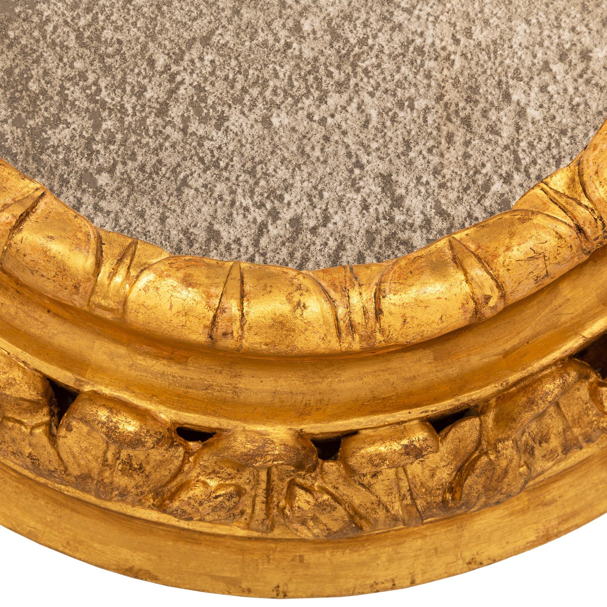 Bois doré Miroir italien en bois doré d'époque baroque du 18ème siècle en vente