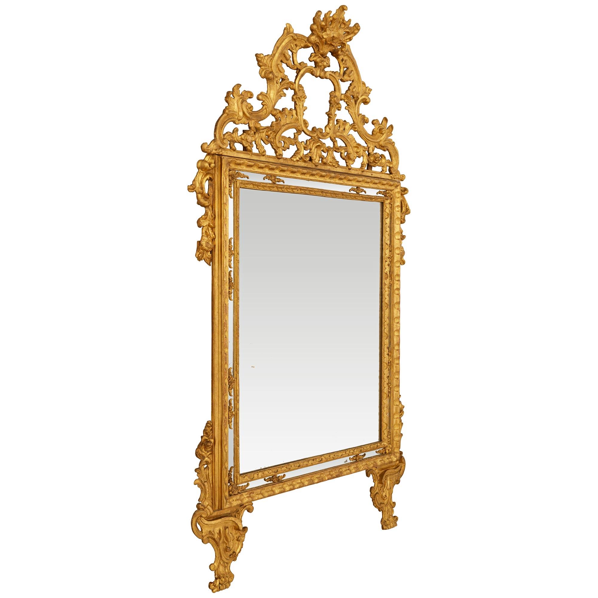 An Italian 18th century Louis XIV Period Giltwood mirror In Good Condition For Sale In West Palm Beach, FL