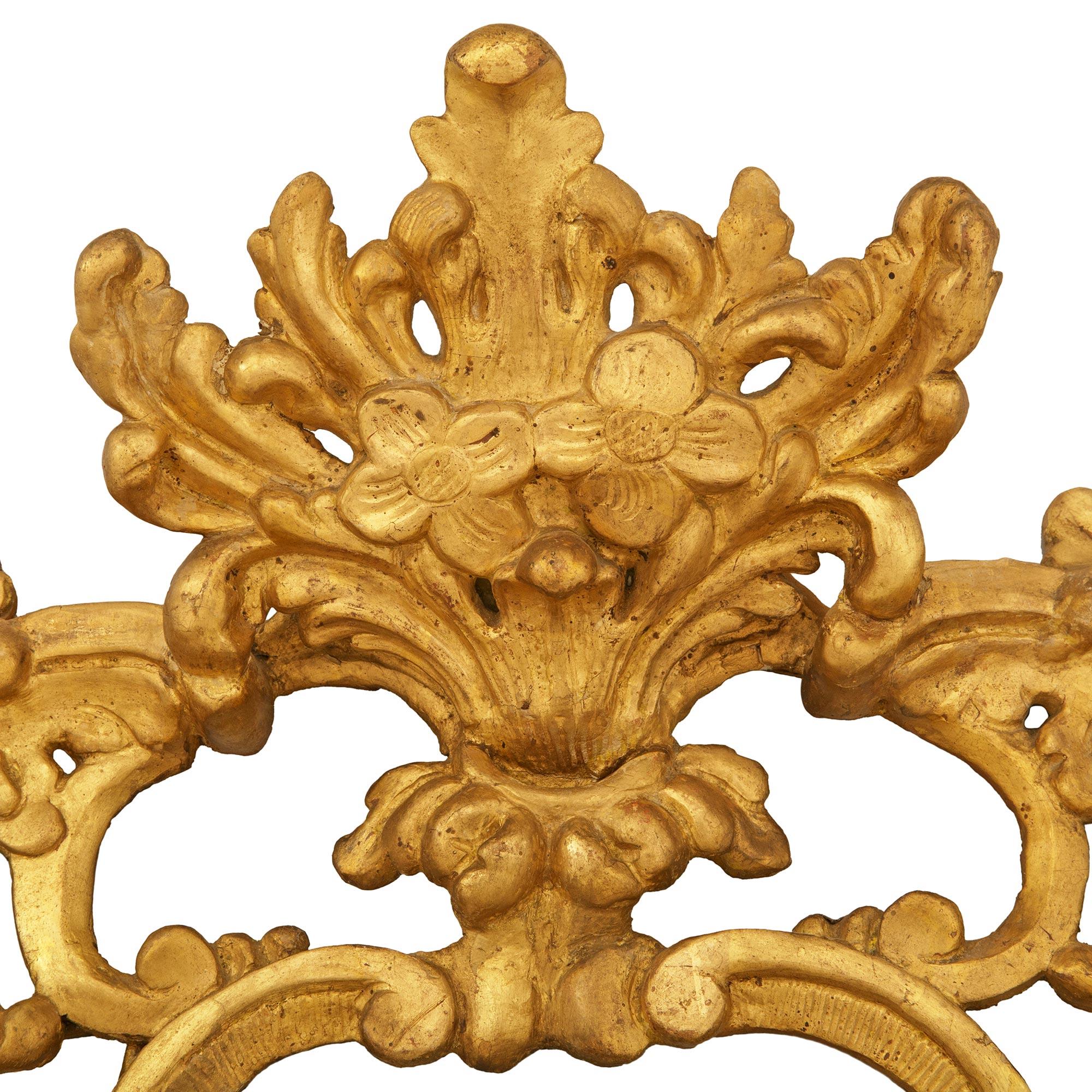An Italian 18th century Louis XIV Period Giltwood mirror For Sale 1