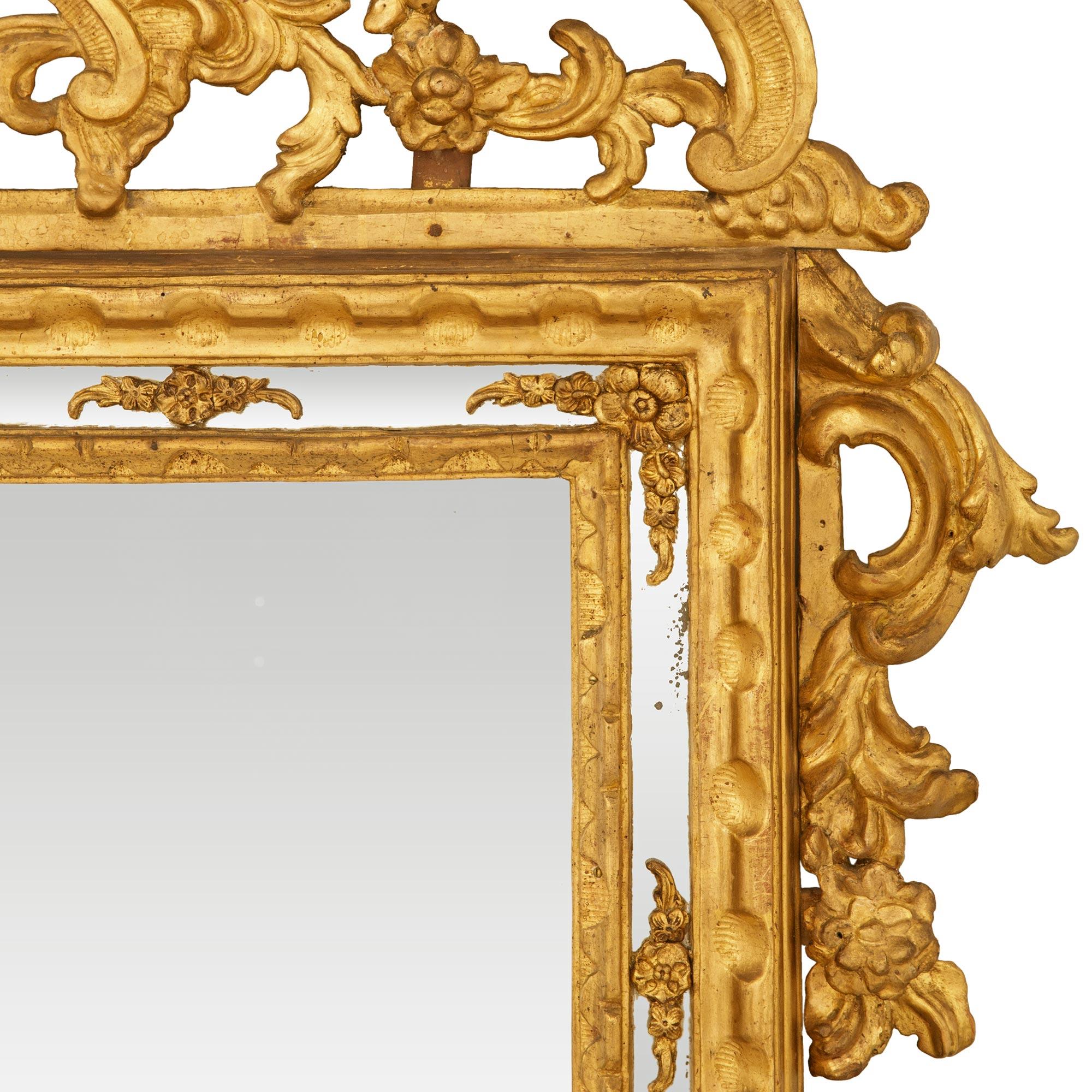 An Italian 18th century Louis XIV Period Giltwood mirror For Sale 2
