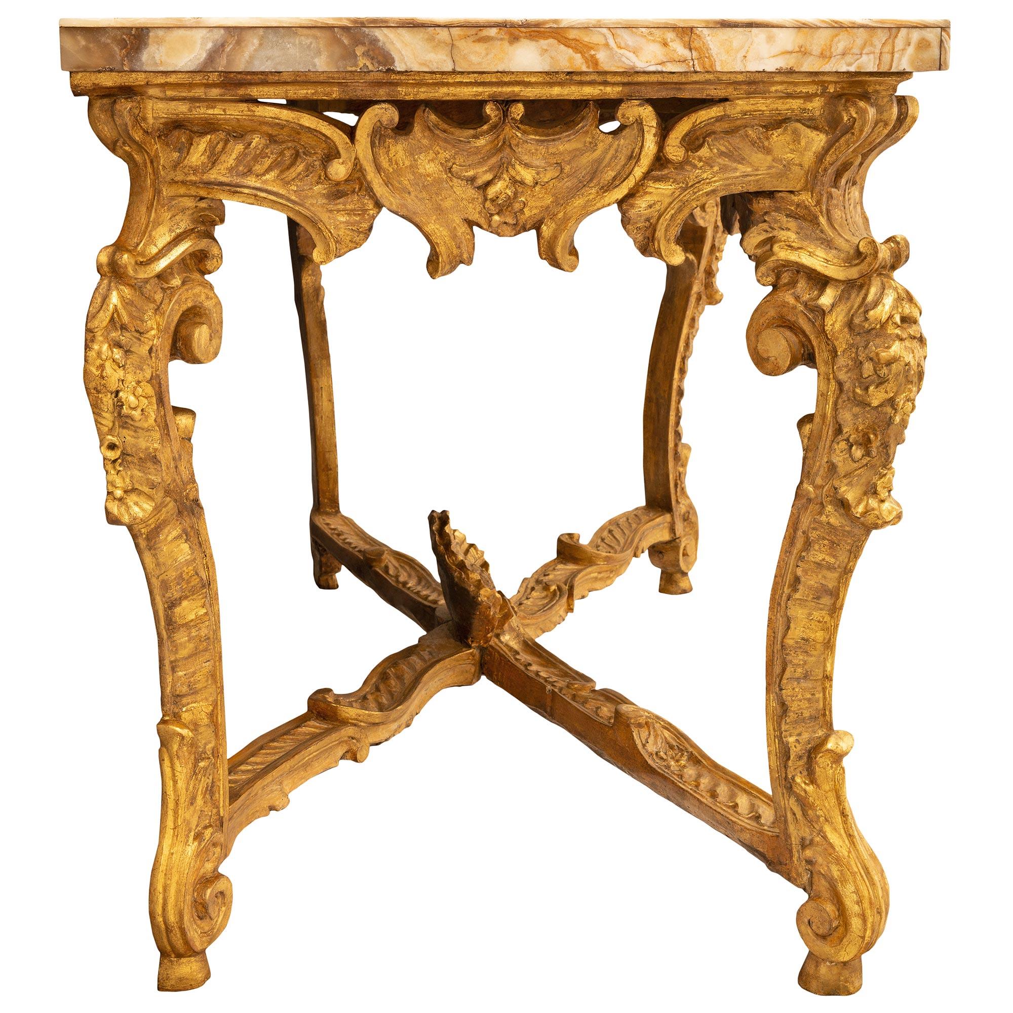 Marbre Co. italienne du 18ème siècle d'époque Louis XV en bois doré et marbre Fiorito d'albâtre en vente