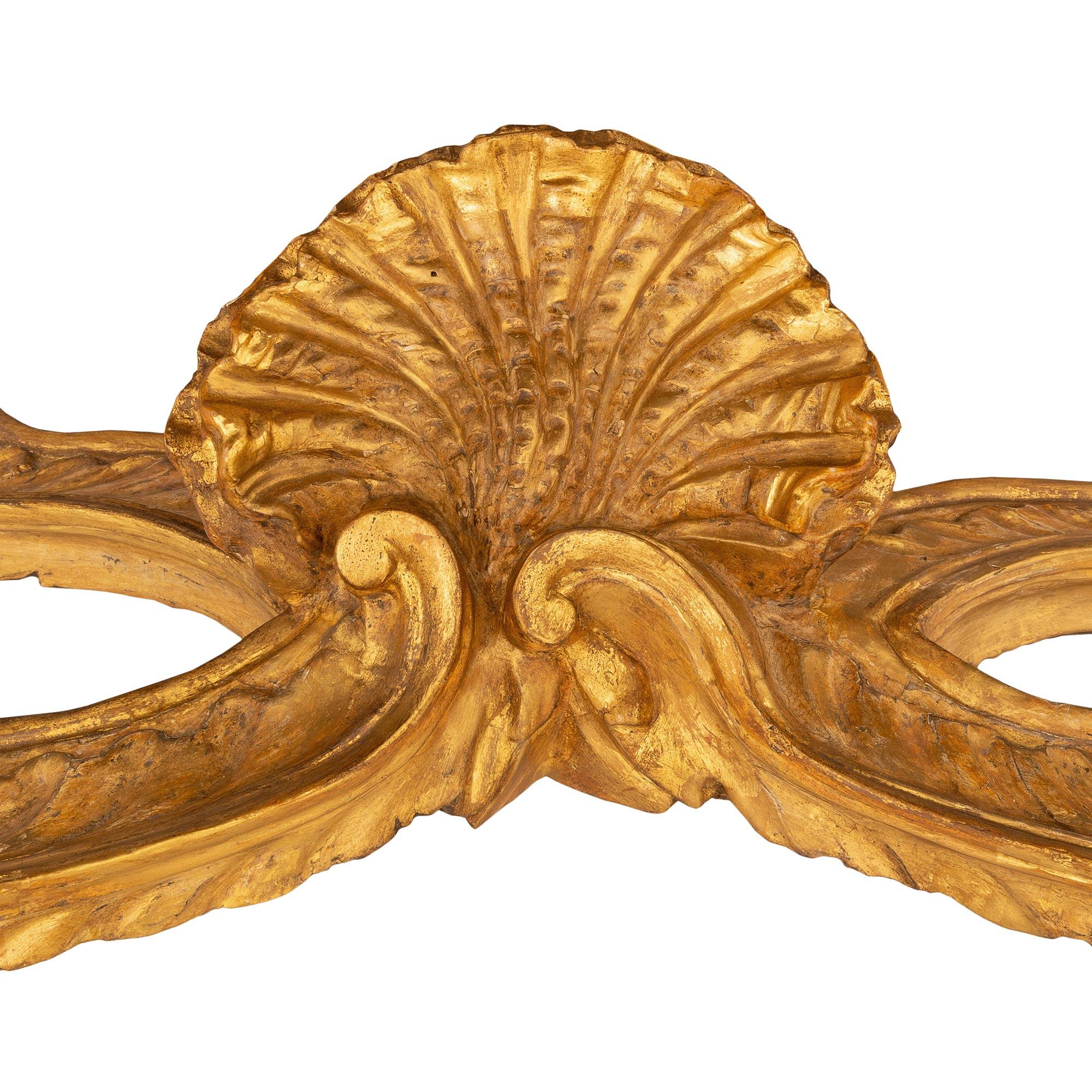 Italienisches vergoldetes Holz und Alabastro-Fiorito-Marmor Co aus der Zeit Ludwigs XV. im Angebot 4
