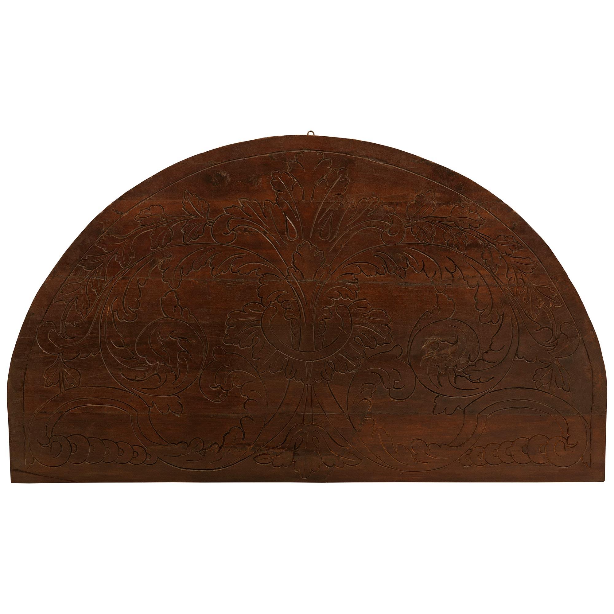 An Italian 18th century Neo-Classical st. patinated Wood and Giltwood plaque. For Sale 3