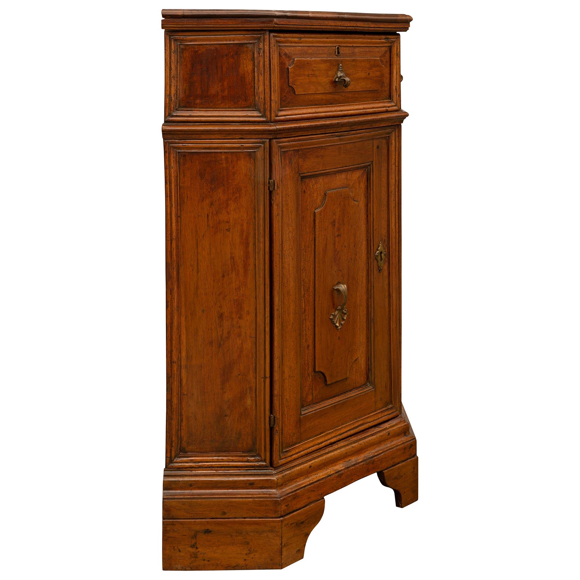 18th Century and Earlier An Italian 18th century Walnut buffet, from Tuscany For Sale