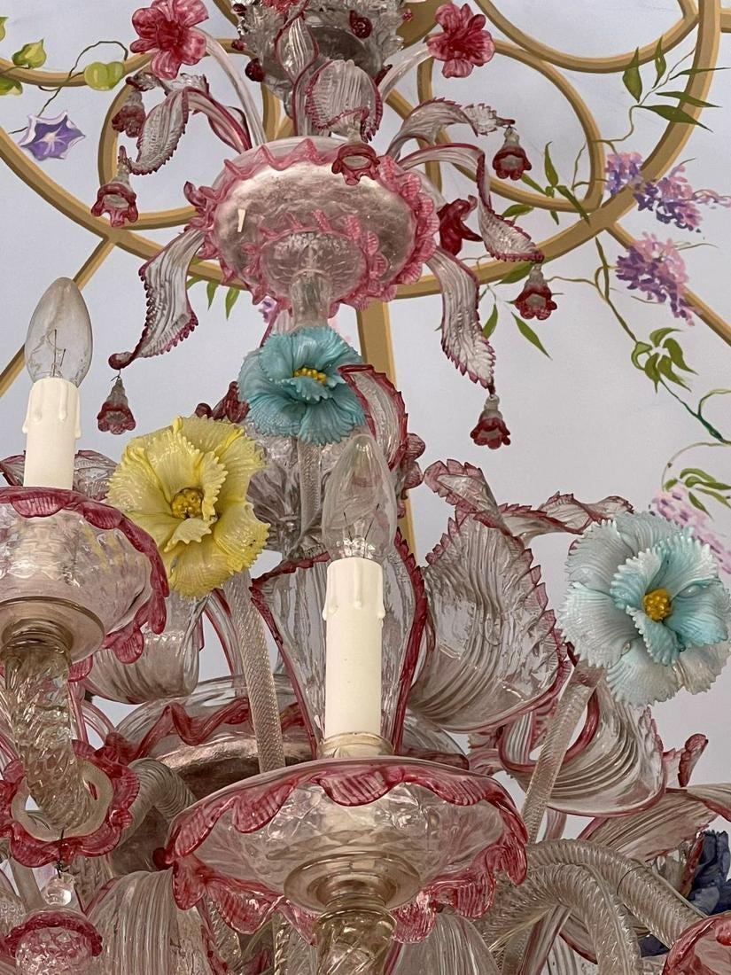 Lustre à 16 bras en verre de Murano et polychrome à plusieurs niveaux, Italie, 19/20e siècle en vente 4