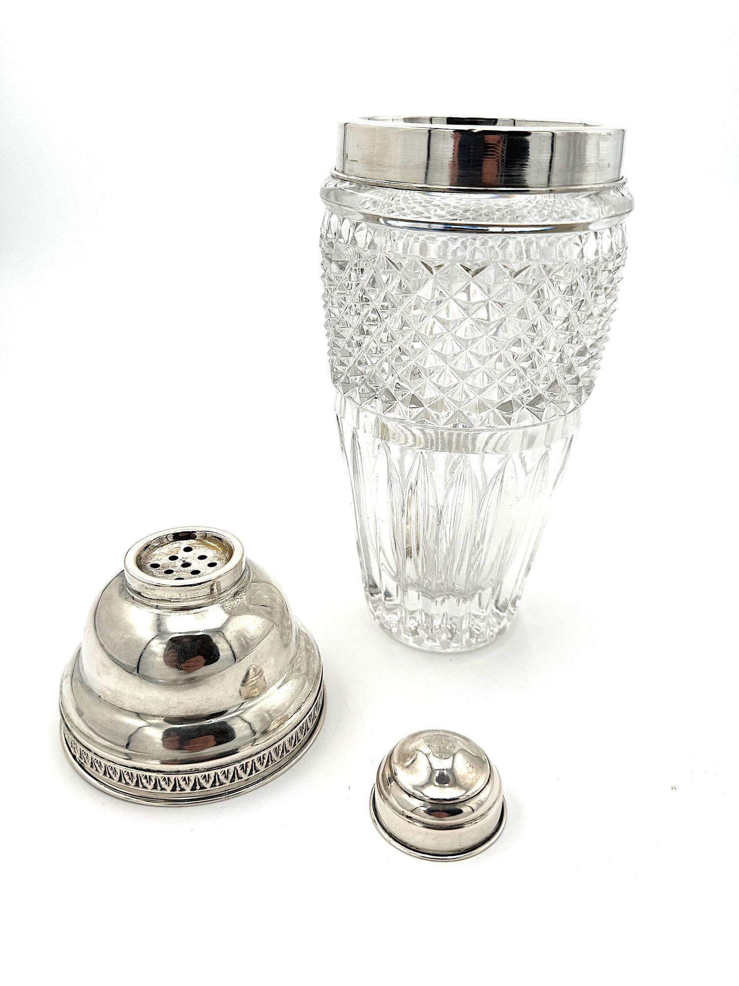 Milieu du XXe siècle Shaker italien des années 1940 en cristal Florentine et argent par Italo Gori. en vente