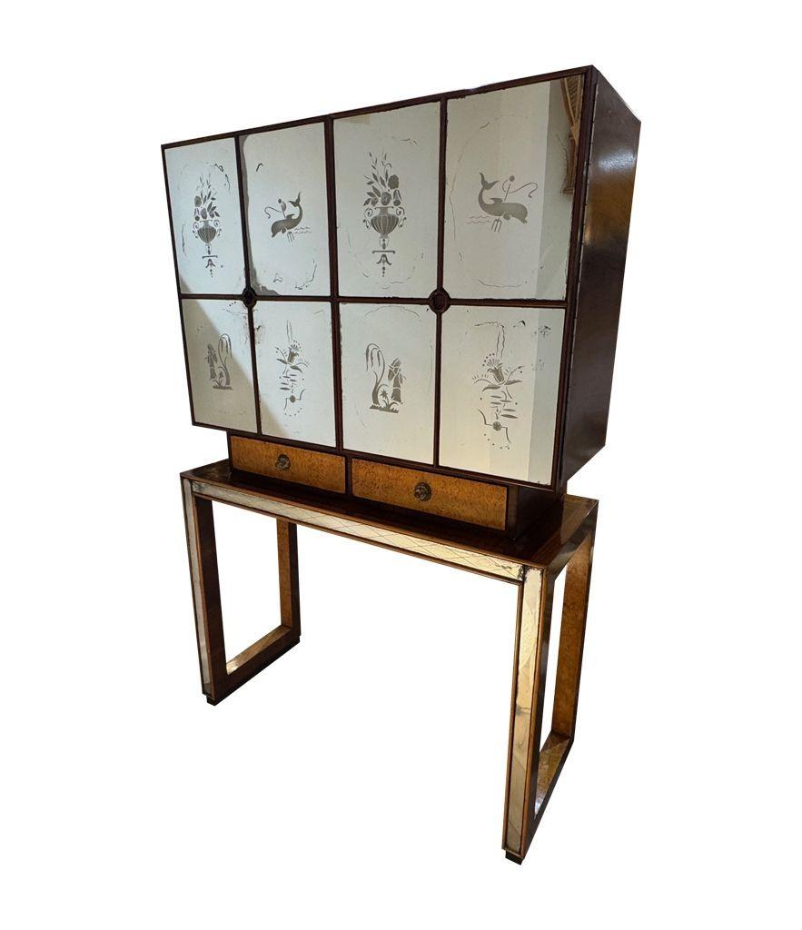 An Italian 1940s mirrored maple wood bar cabinet by Osvaldo Borsani For Sale 9