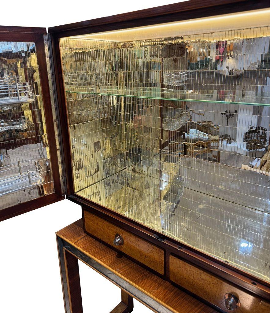 An Italian 1940s mirrored maple wood bar cabinet by Osvaldo Borsani For Sale 12