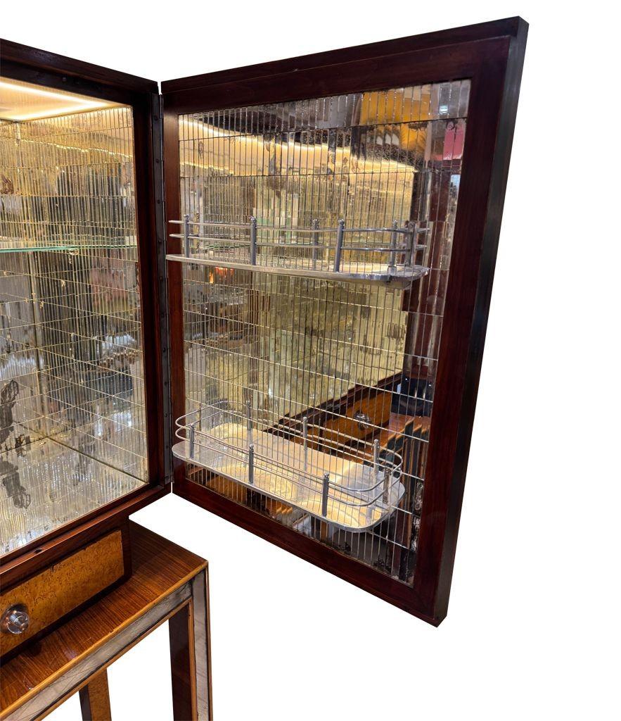 An Italian 1940s mirrored maple wood bar cabinet by Osvaldo Borsani For Sale 14