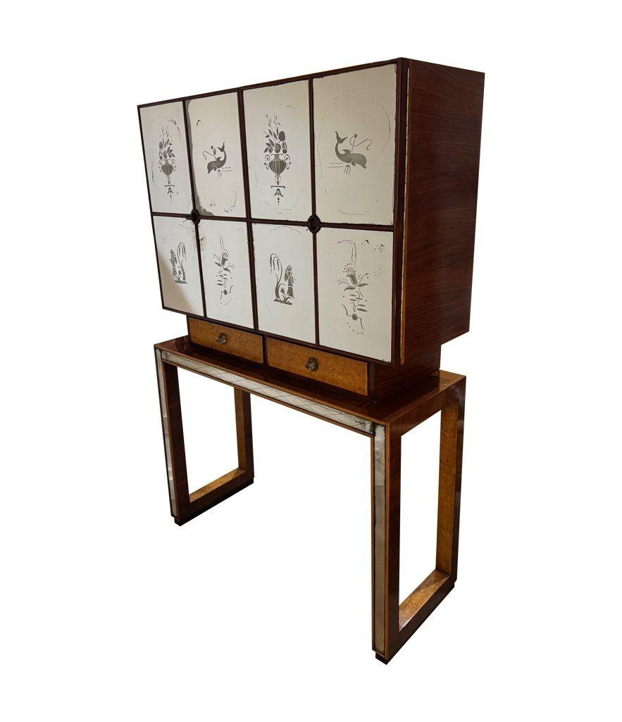 Mid-20th Century An Italian 1940s mirrored maple wood bar cabinet by Osvaldo Borsani For Sale