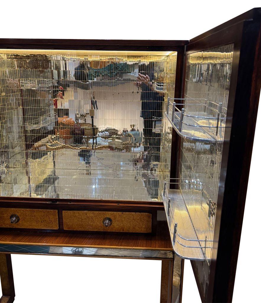 An Italian 1940s mirrored maple wood bar cabinet by Osvaldo Borsani For Sale 1