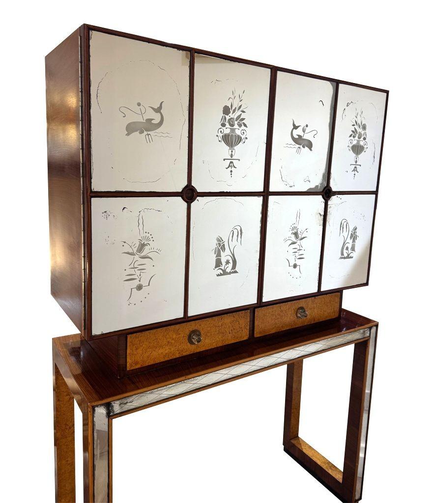 An Italian 1940s mirrored maple wood bar cabinet by Osvaldo Borsani For Sale 2