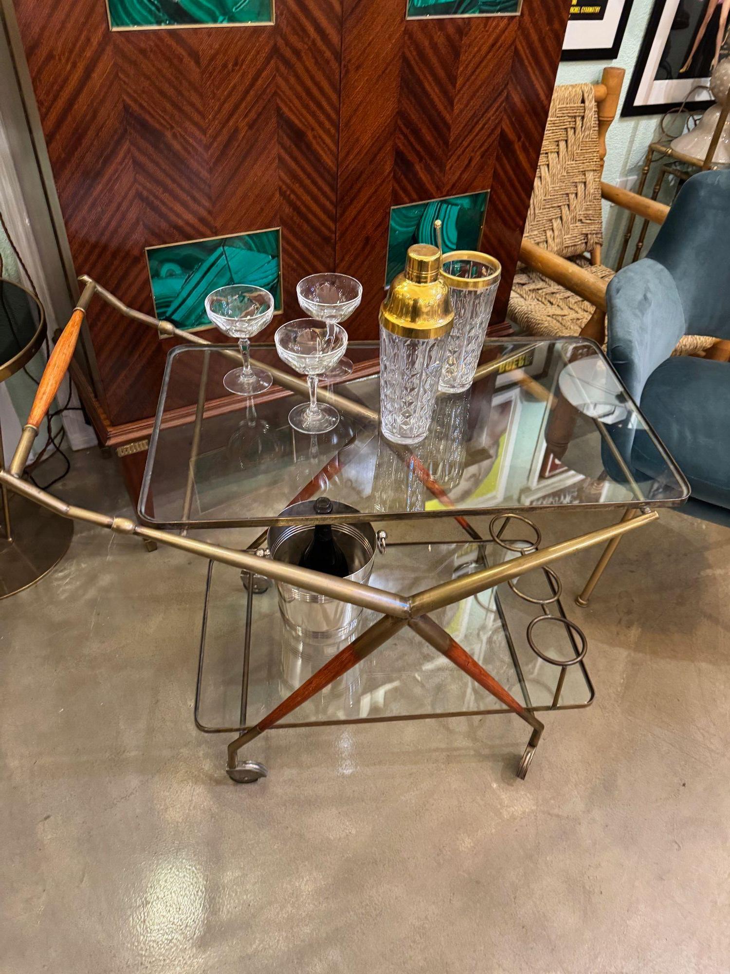 An Italian 1950s brass and lacquered wood bar trolley by Cesare Lacca For Sale 7