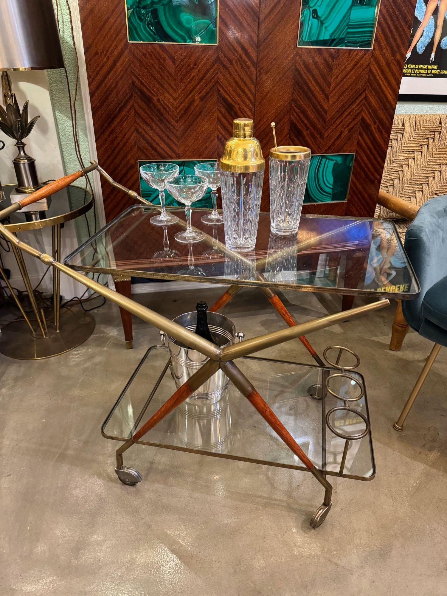 An Italian 1950s brass and lacquered wood bar trolley by Cesare Lacca For Sale 11
