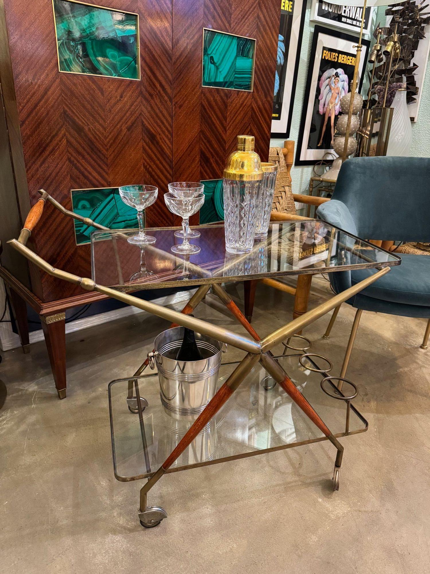 Mid-20th Century An Italian 1950s brass and lacquered wood bar trolley by Cesare Lacca For Sale