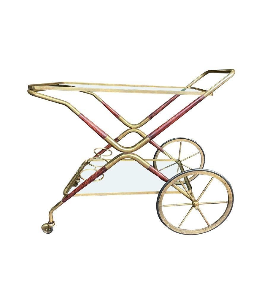 Carrello da bar in legno e ottone di Cesare Lacca degli anni '50 con portabibite in vendita 7