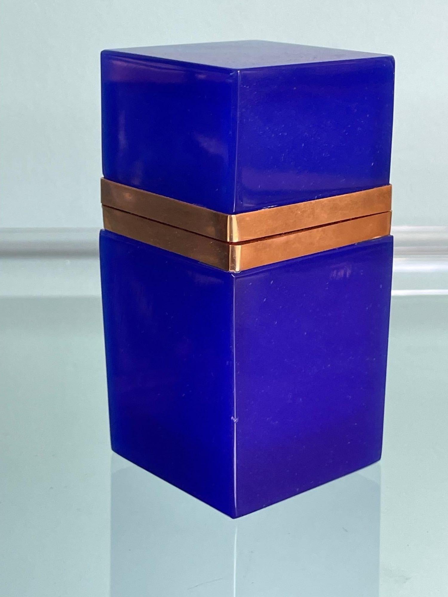 Mid-Century Modern An Italian 1950s cobalt blue Murano glass hinged lidded box by Giovanni Cenedese For Sale