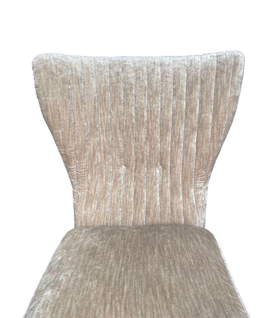 An Italian 1950s cocktail chair upholstered in mushroom velvet. For Sale 5