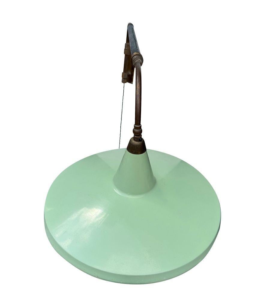 Eine italienische Stilnovo-Messing-Teleskop-Wandleuchte aus den 1950er Jahren mit genähtem Lederarm im Angebot 10