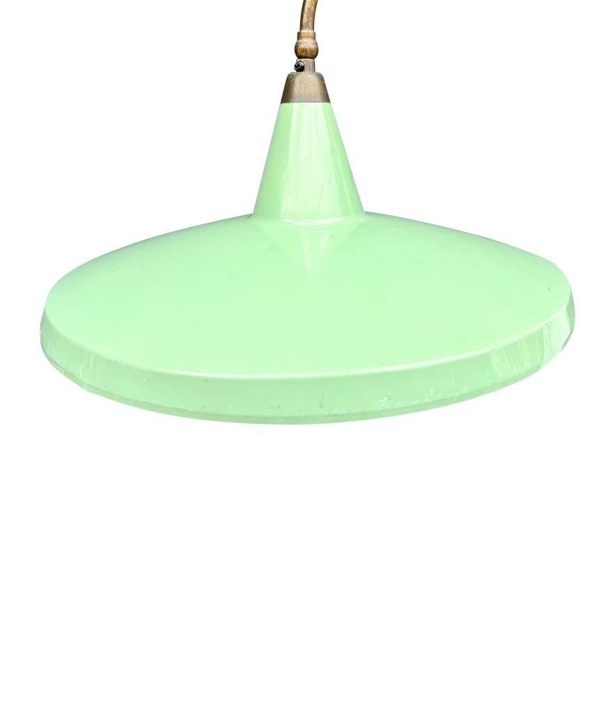 Eine italienische Stilnovo-Messing-Teleskop-Wandleuchte aus den 1950er Jahren mit genähtem Lederarm im Angebot 3