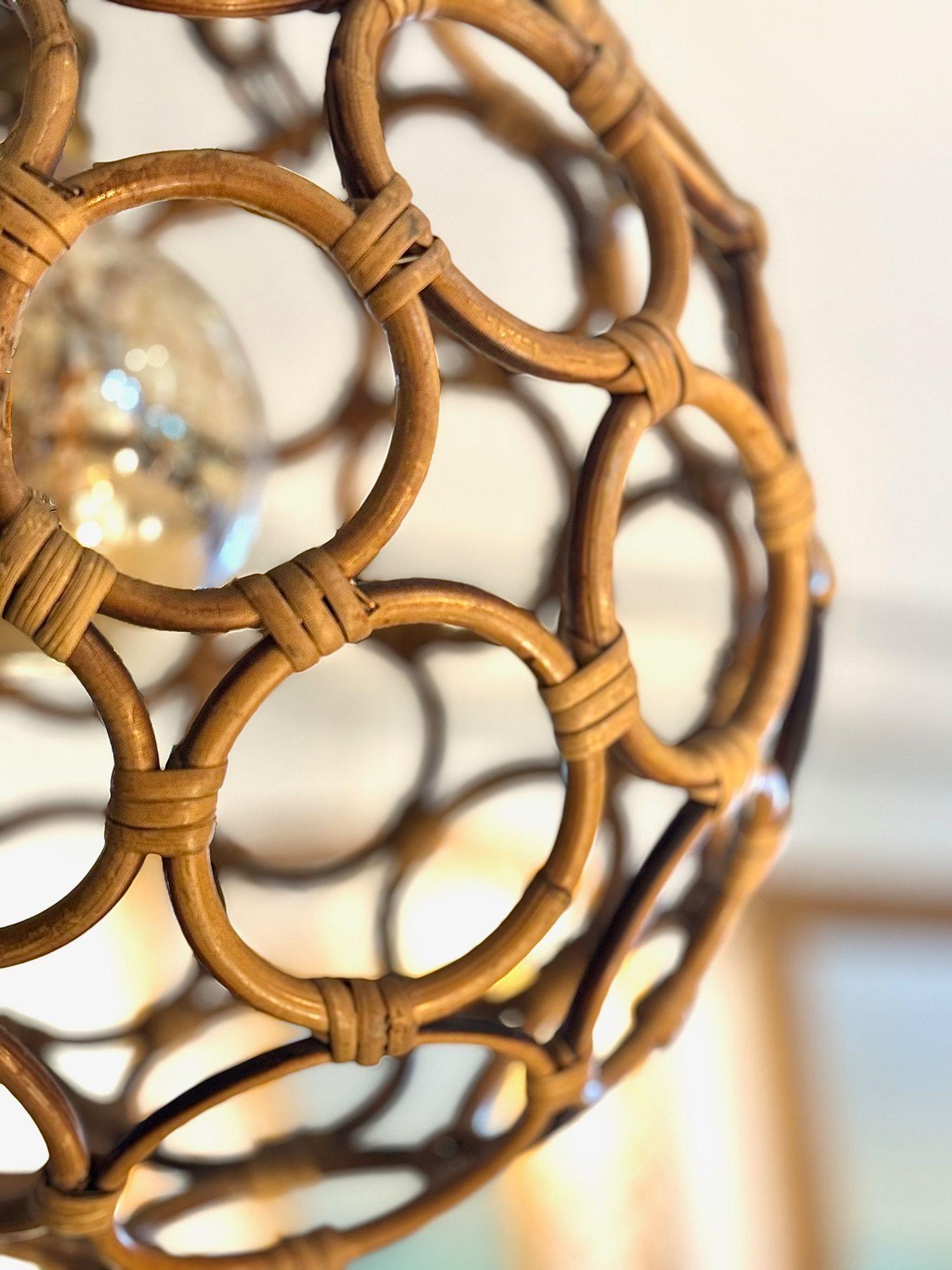 Lámpara italiana de bola circular de bambú de los años 60 al estilo de Franco Albini Bambú en venta