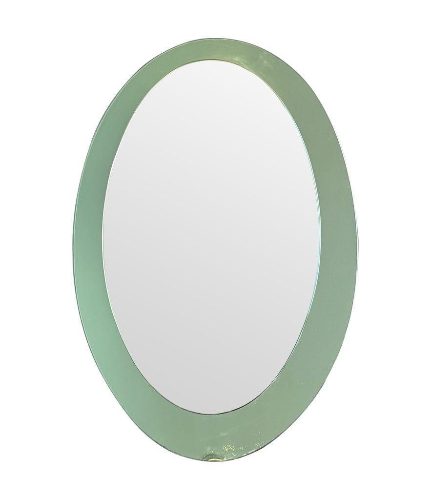 Miroir ovale italien Cristal Arte des années 1960 avec cadre en miroir vert menthe pastel. en vente 5