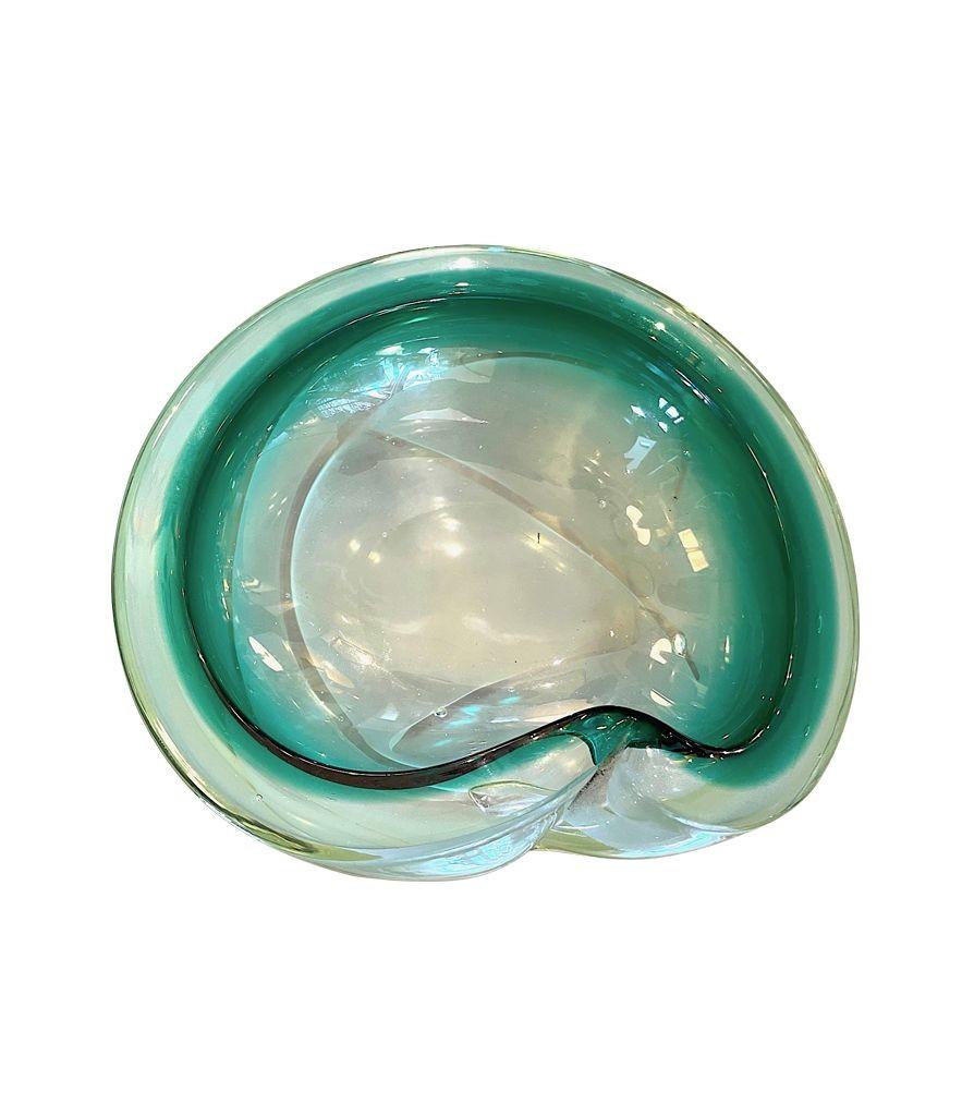 An Italian 1960s green Murano glass ashtray / bowl For Sale 5