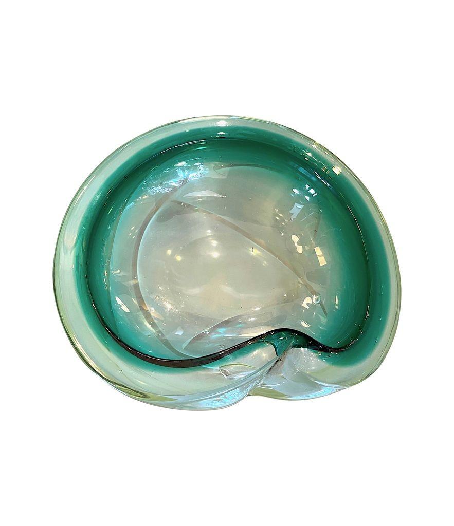 An Italian 1960s green Murano glass ashtray / bowl For Sale 3