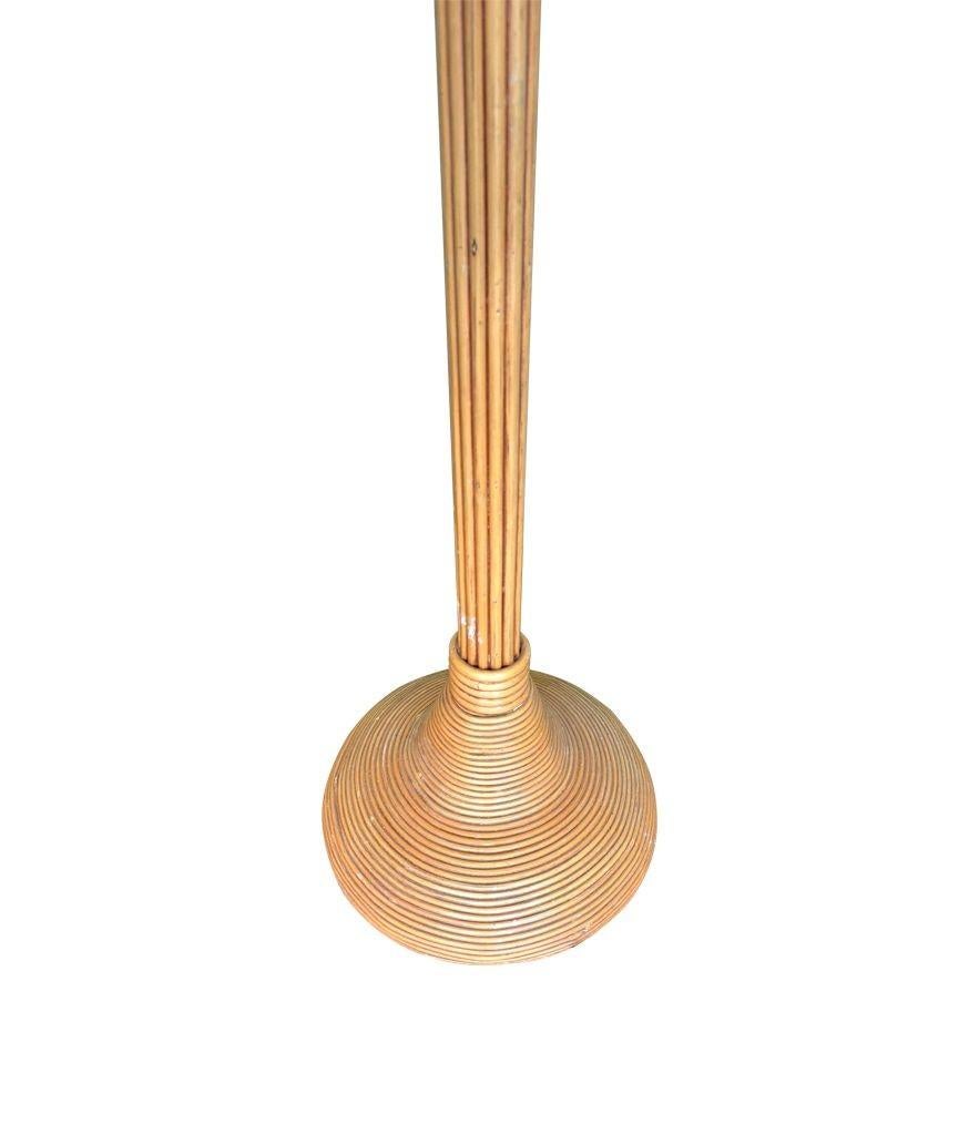 Eine italienische Stehlampe aus Bambus aus den 1970er Jahren (Moderne der Mitte des Jahrhunderts) im Angebot