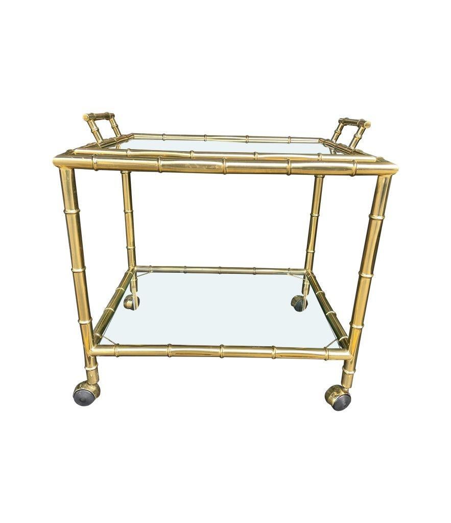 Un carrito de bar italiano de los años 70 de imitación de bambú y latón con bandeja superior extraíble en venta 5