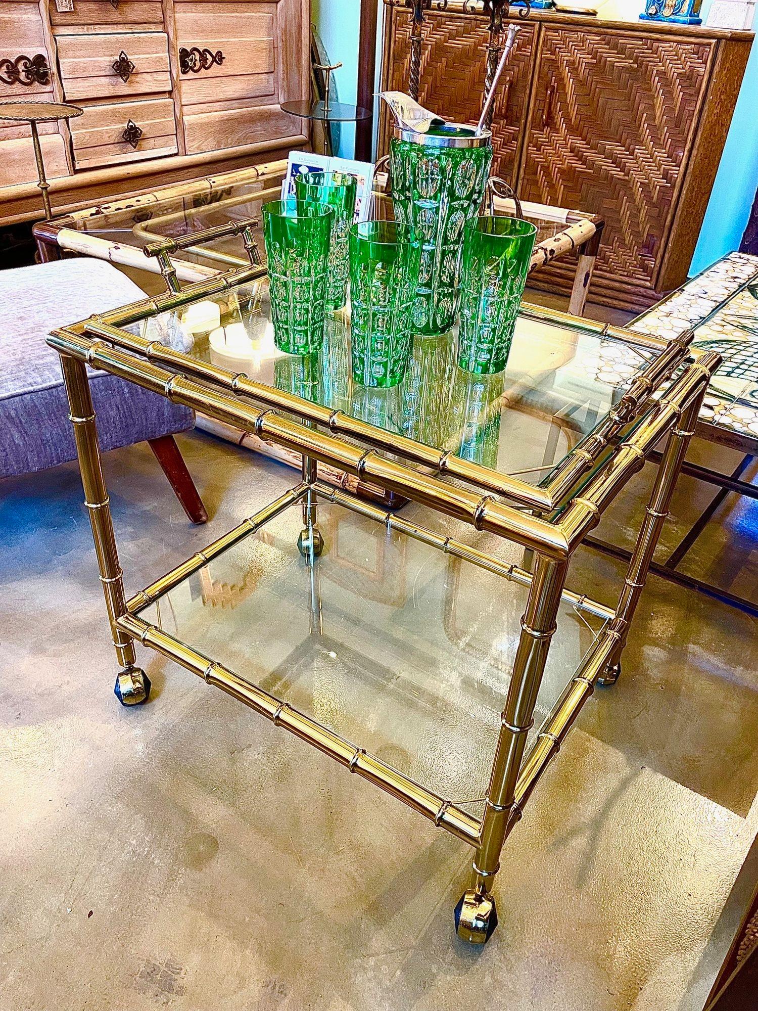 Un carrito de bar italiano de los años 70 de imitación de bambú y latón con bandeja superior extraíble en Bueno estado para la venta en London, GB