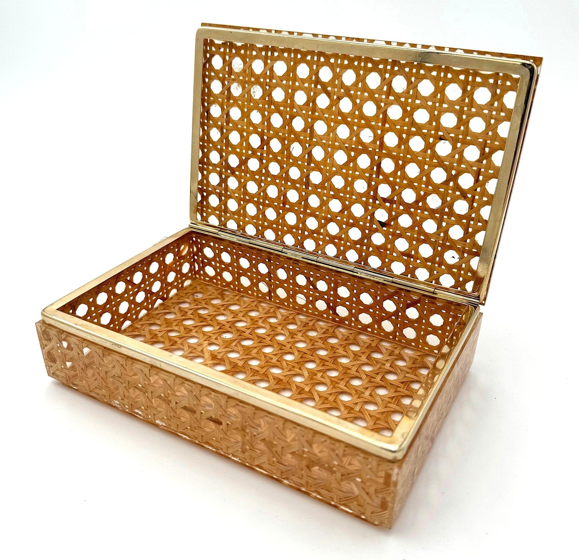 An Italian 1970s Gabriella Crespi style lucite and woven rattan gilt hinged box 3