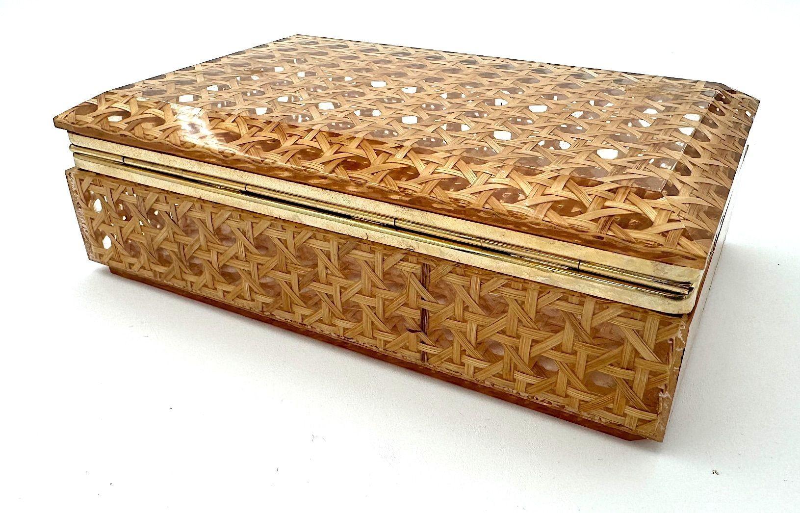 Mid-Century Modern An Italian 1970s Gabriella Crespi style lucite and woven rattan gilt hinged box