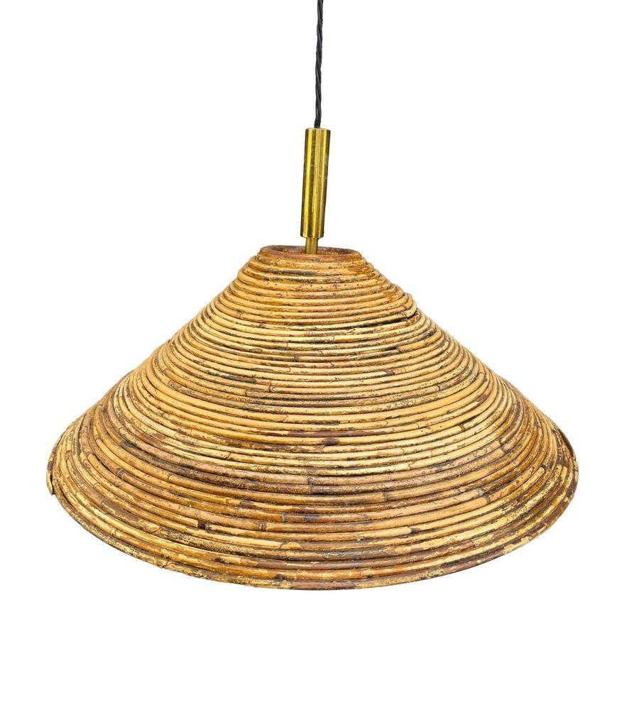 A Franco Albini style Italian 1970s pencil reed bamboo and brass ceiling light In Good Condition For Sale In London, GB