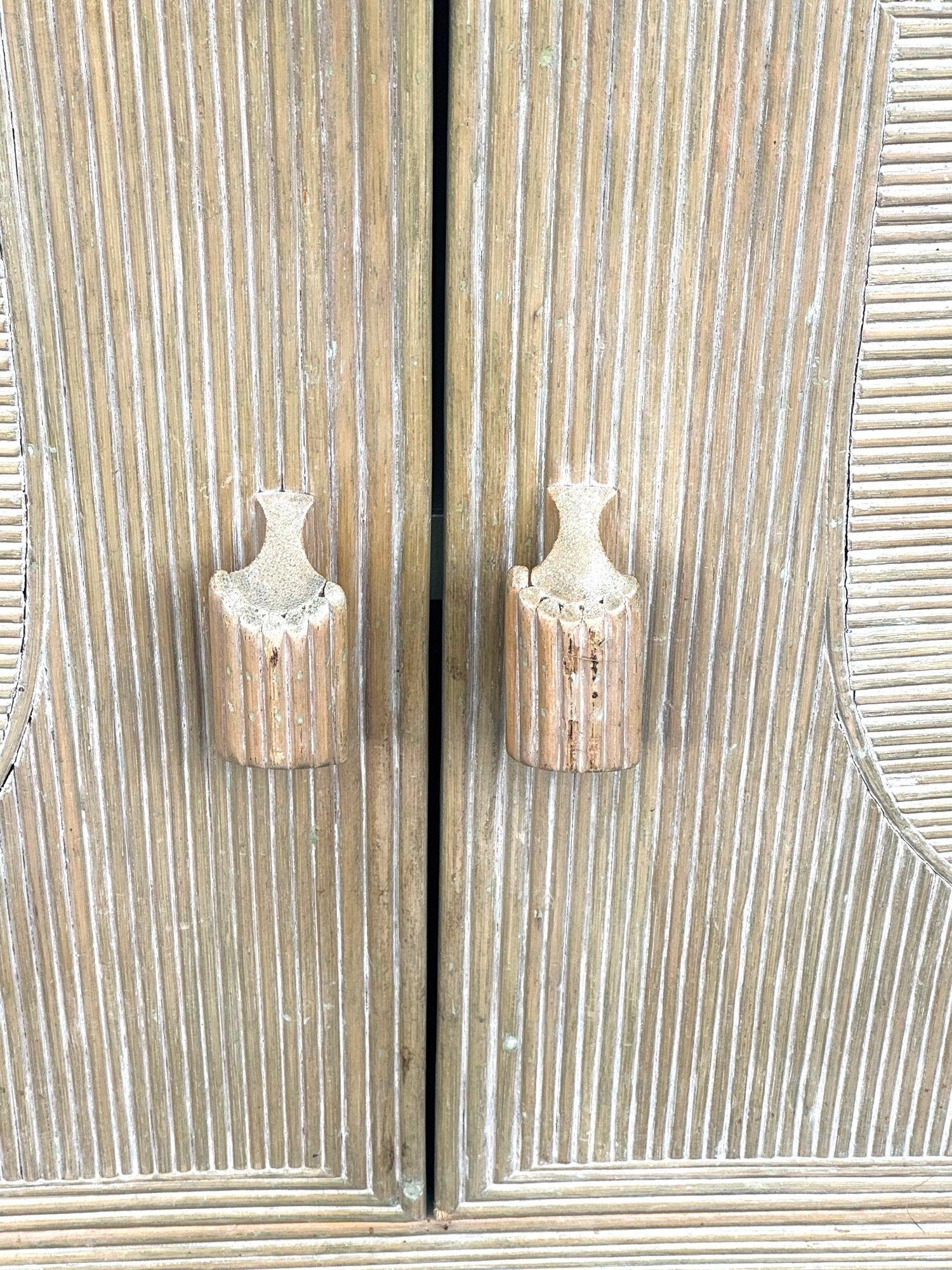 An Italian 1970s pencil reed bamboo, two doors, cabinet by Vivai Del Sud in vendita 5