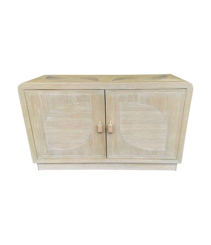 An Italian 1970s pencil reed bamboo, two doors, cabinet by Vivai Del Sud In condizioni buone in vendita a London, GB