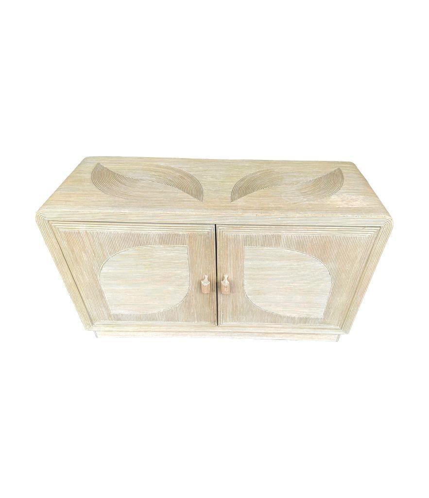 Bambù An Italian 1970s pencil reed bamboo, two doors, cabinet by Vivai Del Sud in vendita