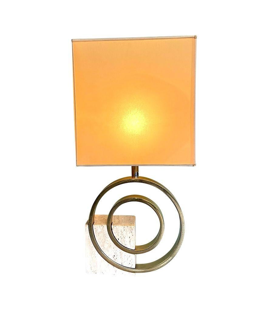 An Italian 1970s sculptural travertine and brass lamp by Giovanni Banci In Good Condition For Sale In London, GB