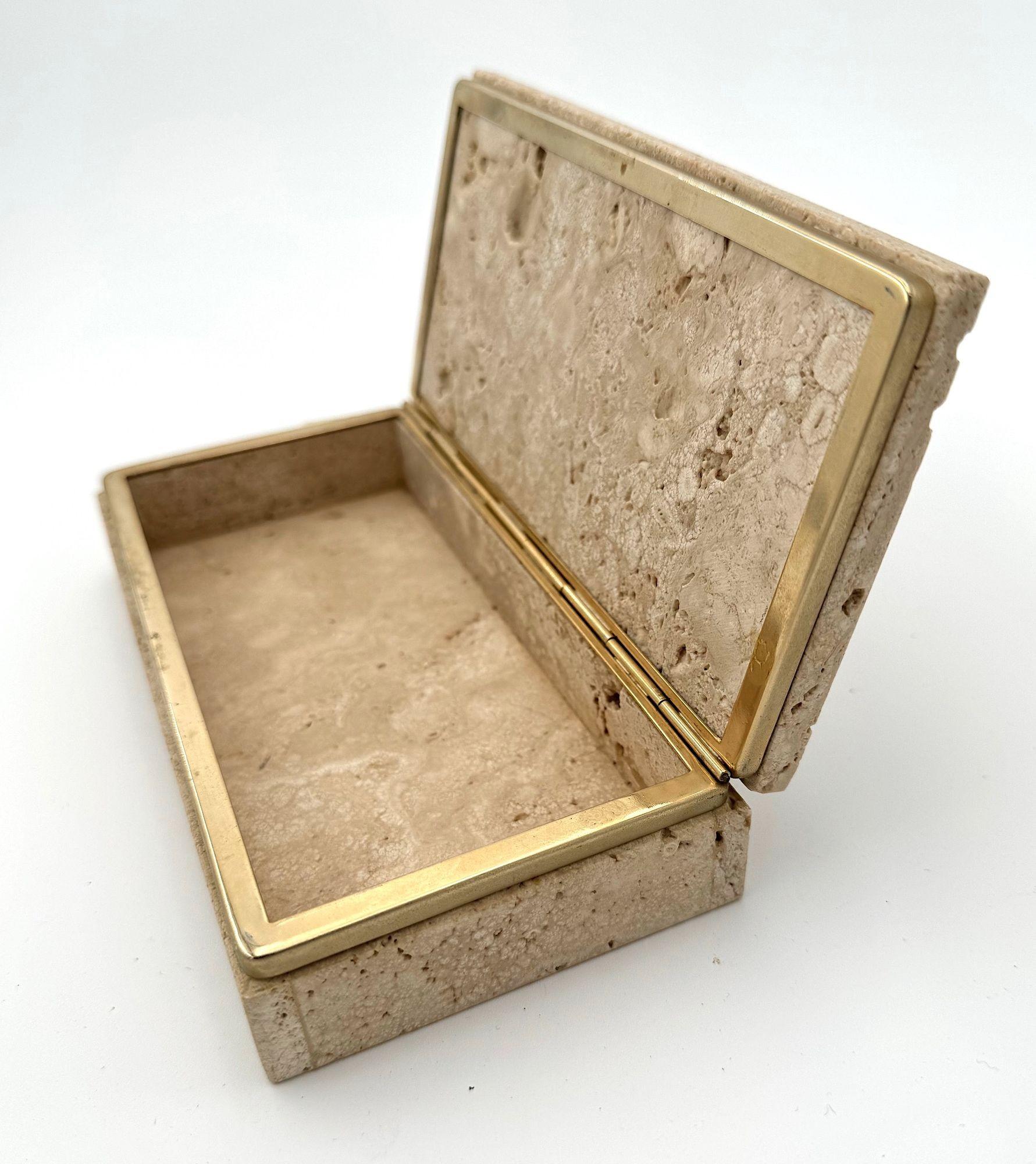 Caja de accesorios de joyería italiana de los años 70 de travertino y metal dorado en Bueno estado para la venta en London, GB