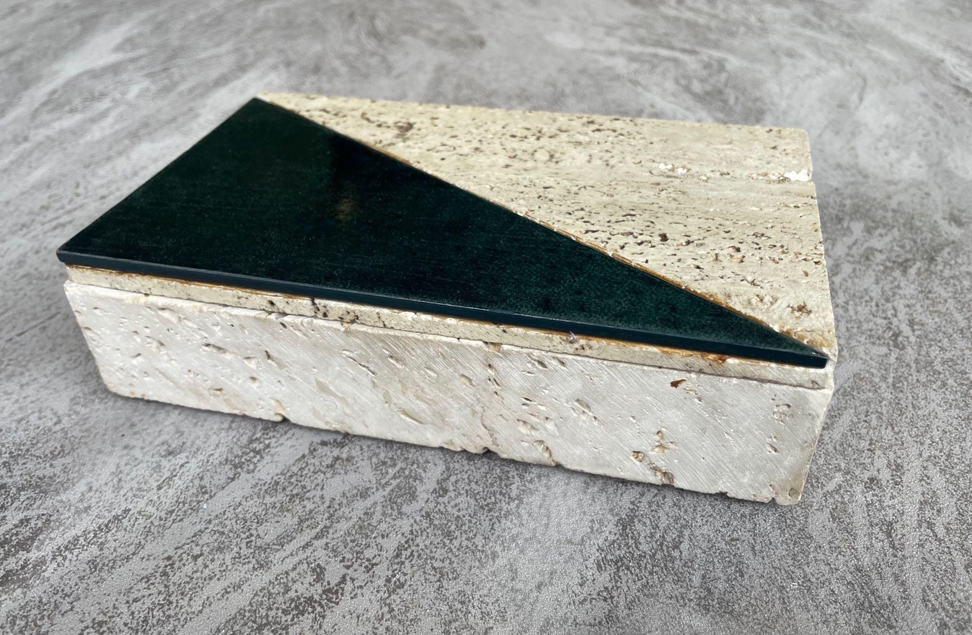 An Italian 1970s travertine box with green glazed tile detail. In Good Condition For Sale In London, GB