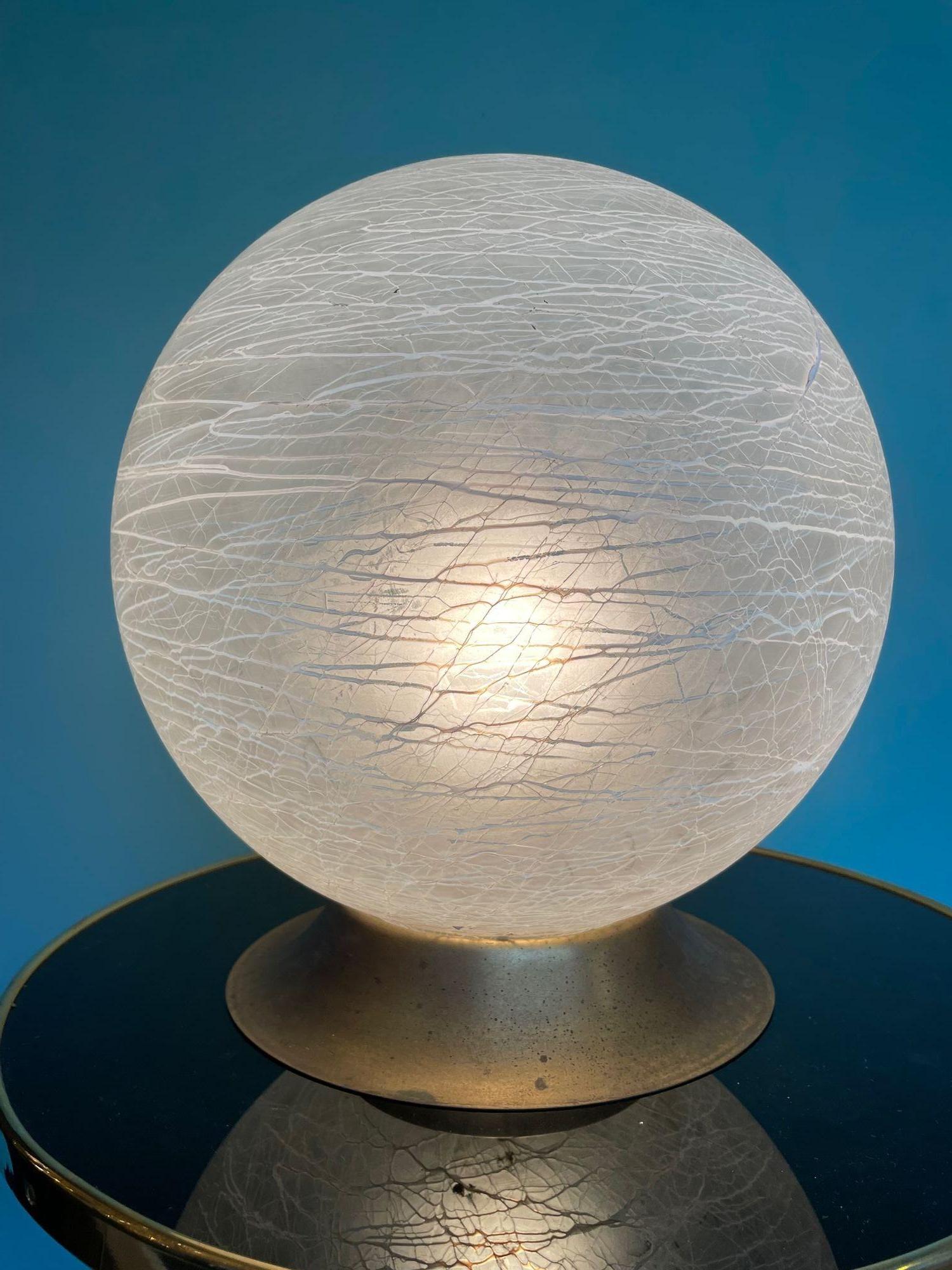 An Italian 1970s Venini Murano glass swirl ball lamp on brass base For Sale 2