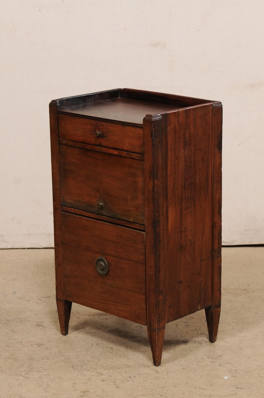 Armadio neoclassico italiano del XIX secolo di dimensioni ridotte, un grande pezzo versatile in vendita 6