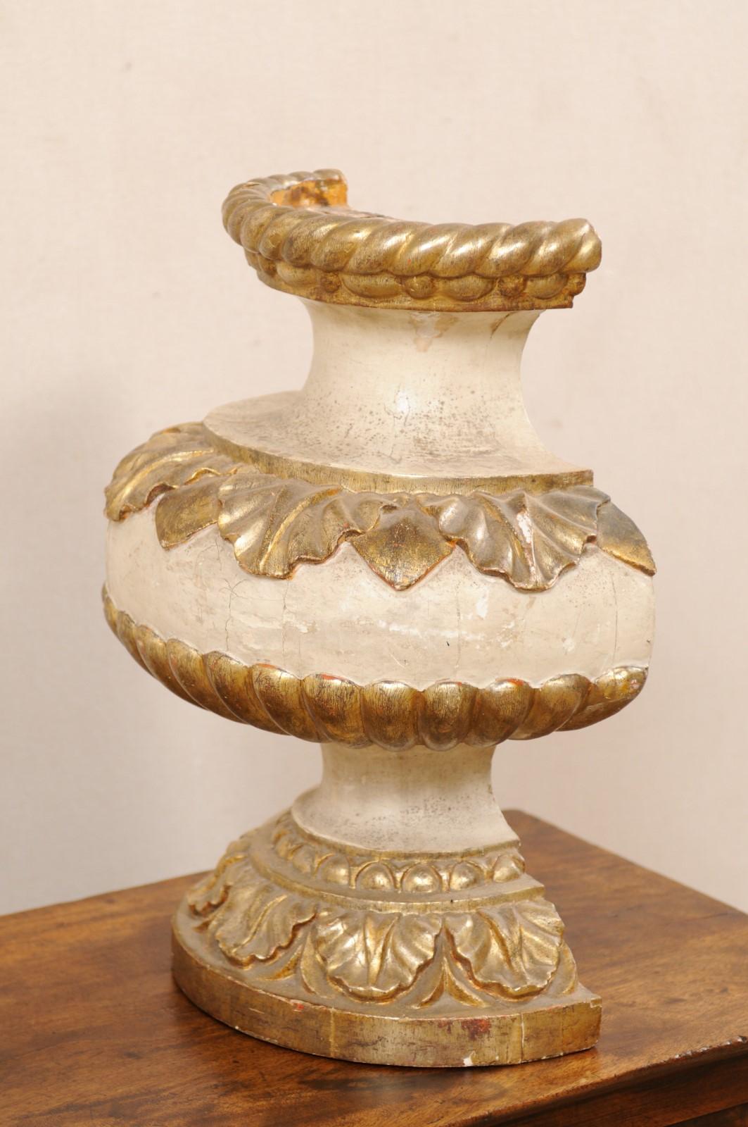 Italian 19th Century Urn-Carved Wood Fragment with it's Original Finish and Gilt For Sale 8
