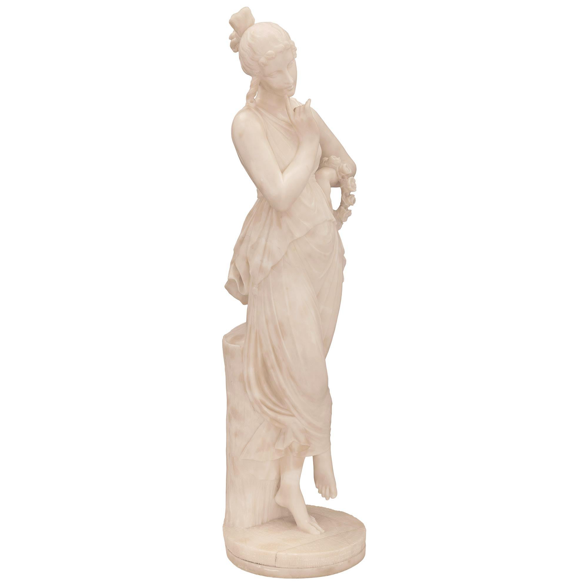 Statue italienne en albâtre du 19ème siècle représentant une belle jeune fille Bon état - En vente à West Palm Beach, FL